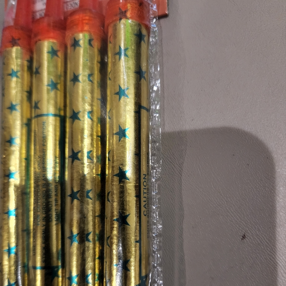 4 Birthday Party Candles Sparklers - Picture 11 of 13